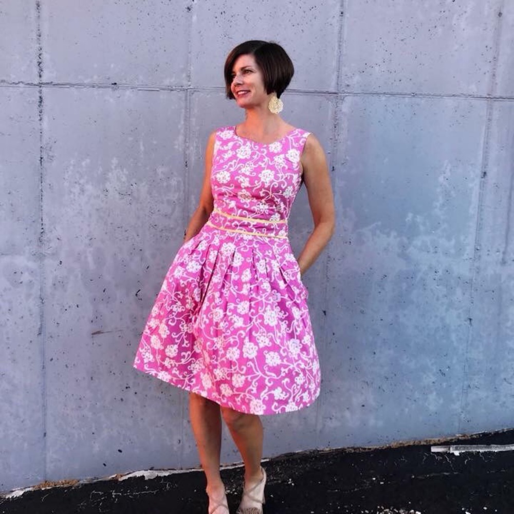 NWT PINK AND WHITE FLORAL FIT AND FLARE DRESS